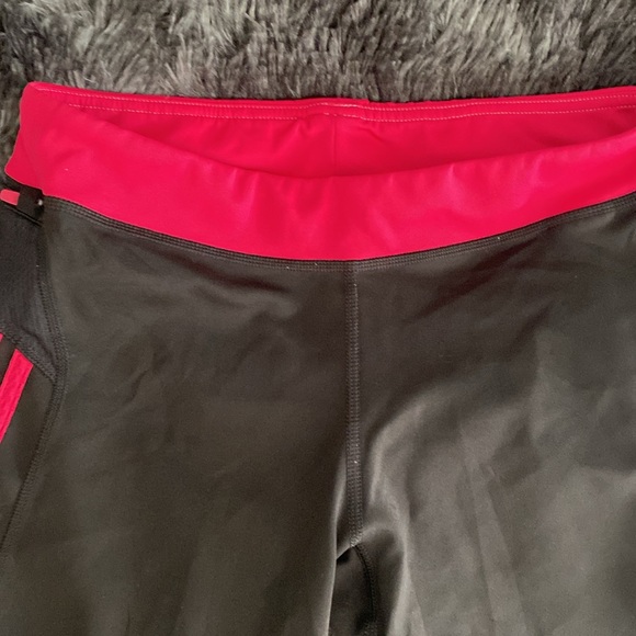 Adidas Response black and raspberry pink capris leggings - Picture 5 of 17